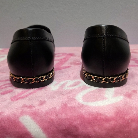 Chanel Women's Black Leather Loafer With CC Gold Accent, Size 38 - Picture 8 of 10